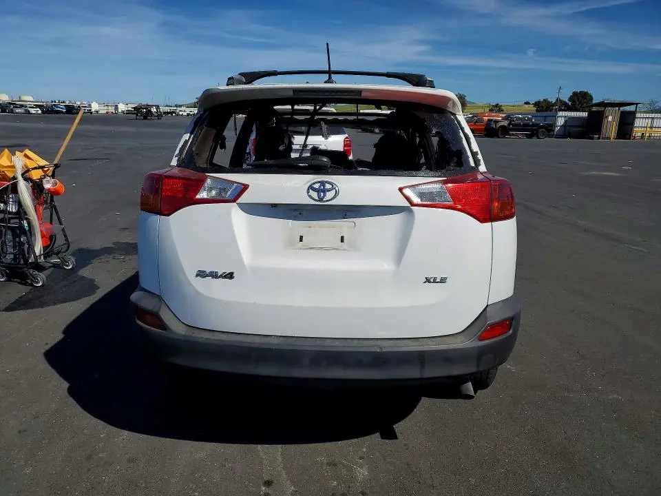 2015 TOYOTA RAV4 XLE  