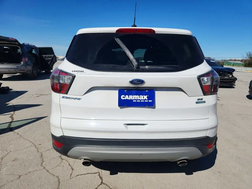 2017 FORD ESCAPE SE  
