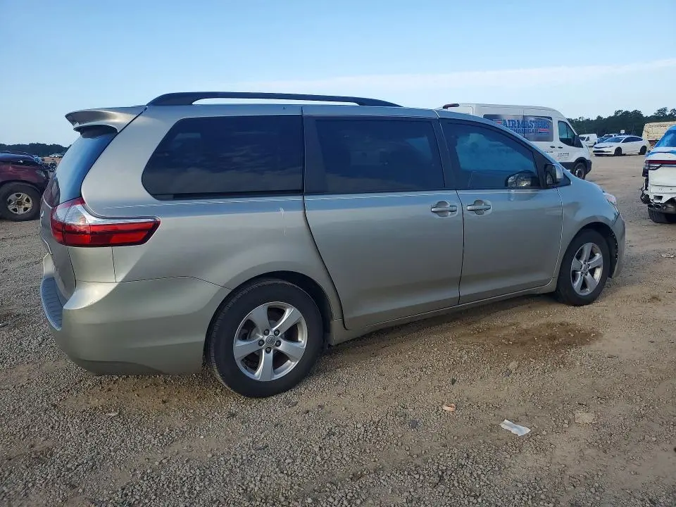 2017 TOYOTA SIENNA LE  
