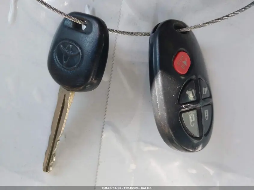 2013 TOYOTA SIENNA LE V6 8 PASSENGER