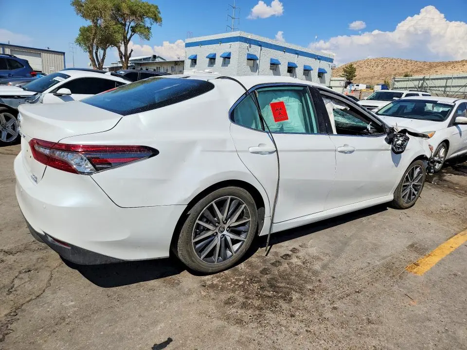 2024 TOYOTA CAMRY XLE  
