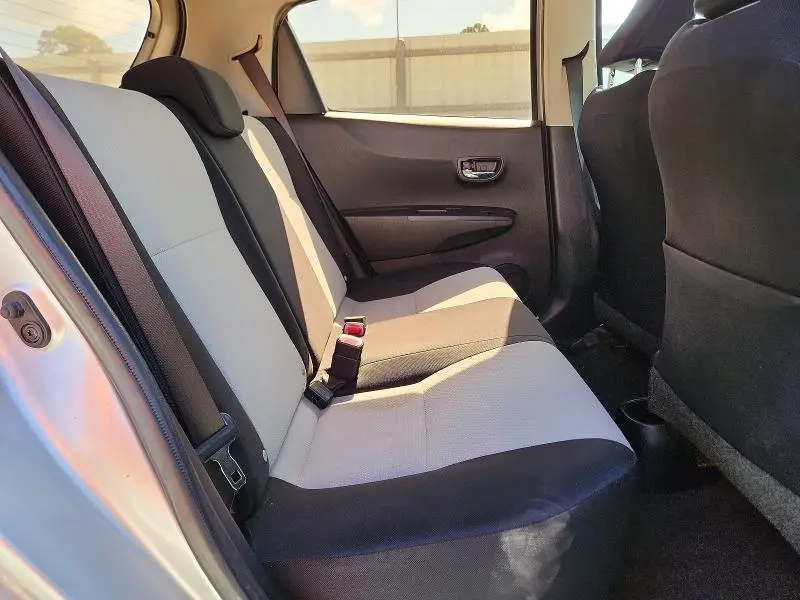 2012 TOYOTA YARIS 5-DOOR LE  