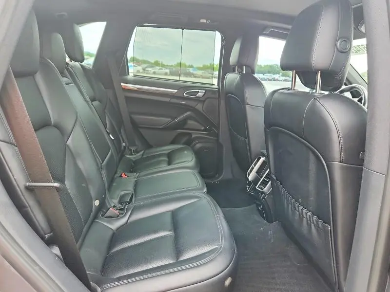 2017 PORSCHE CAYENNE S  