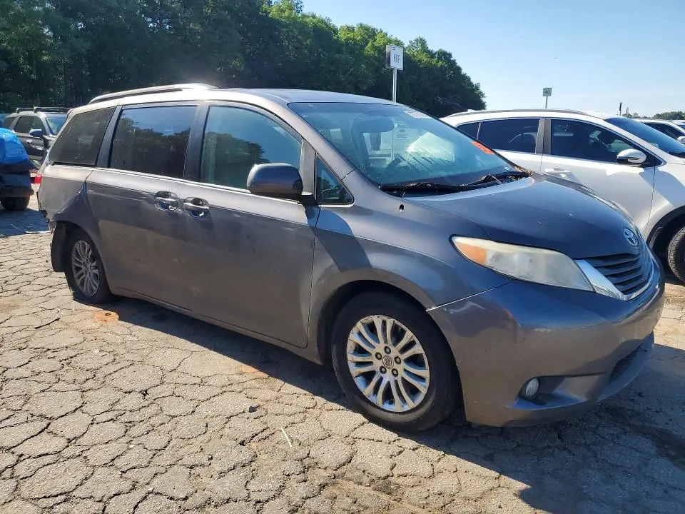 2014 TOYOTA SIENNA XLE 8-PASSENGER  