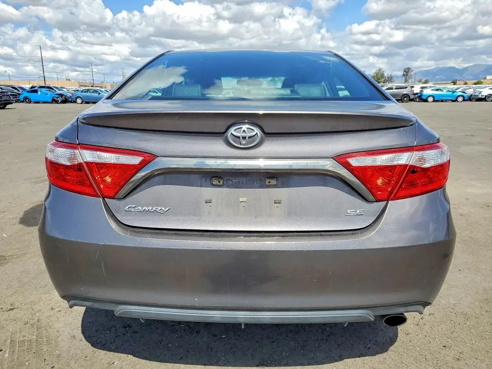 2016 TOYOTA CAMRY SE  