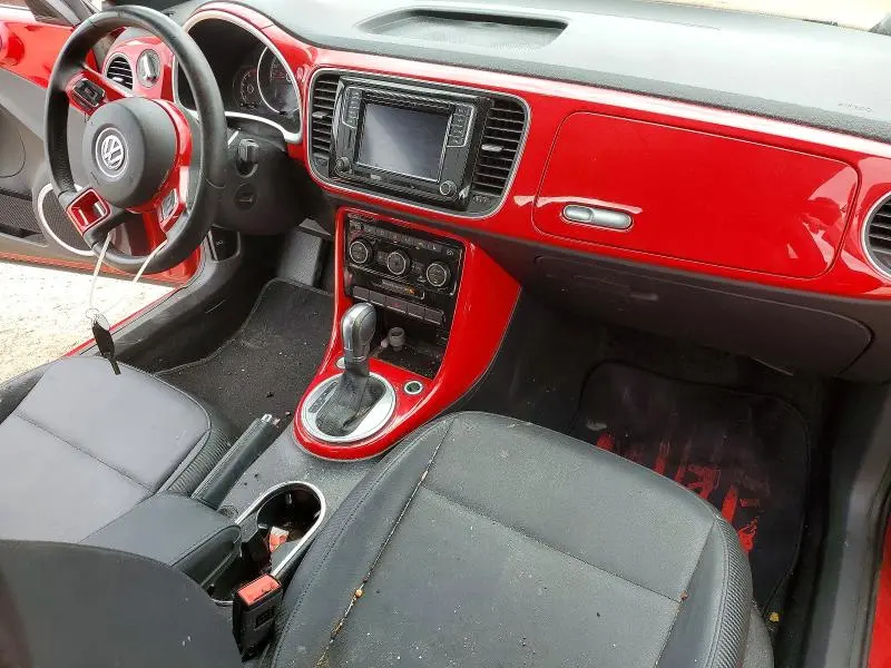 2019 VOLKSWAGEN BEETLE SE  