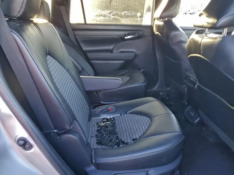 2022 TOYOTA HIGHLANDER XSE  