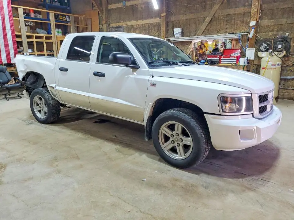 2011 DODGE DAKOTA SLT  