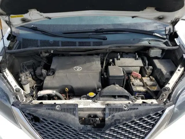 2013 TOYOTA SIENNA SPORT  