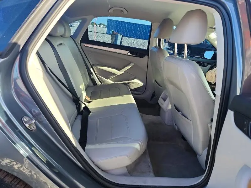 2015 VOLKSWAGEN PASSAT S  