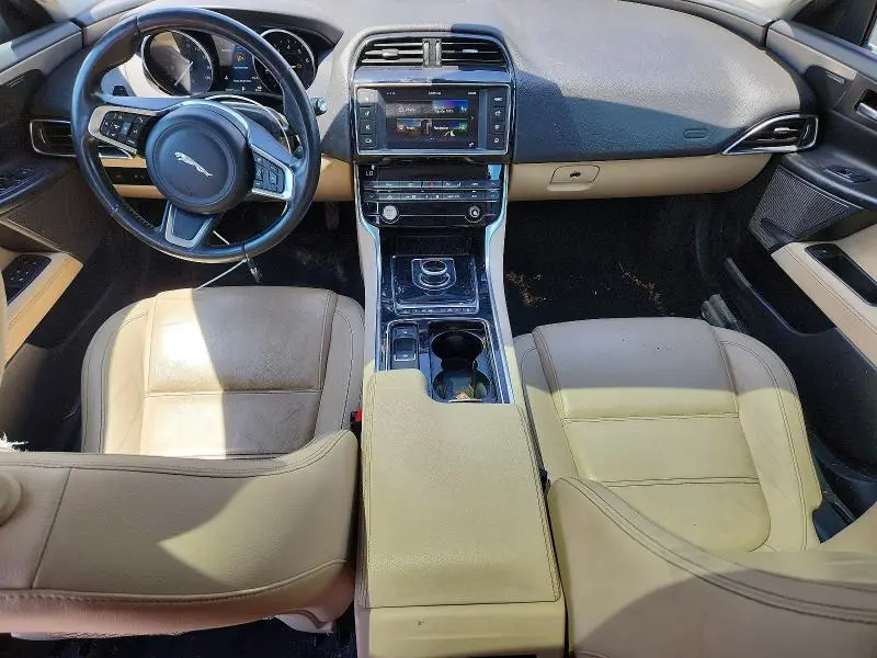 2018 JAGUAR XE PRESTIGE  