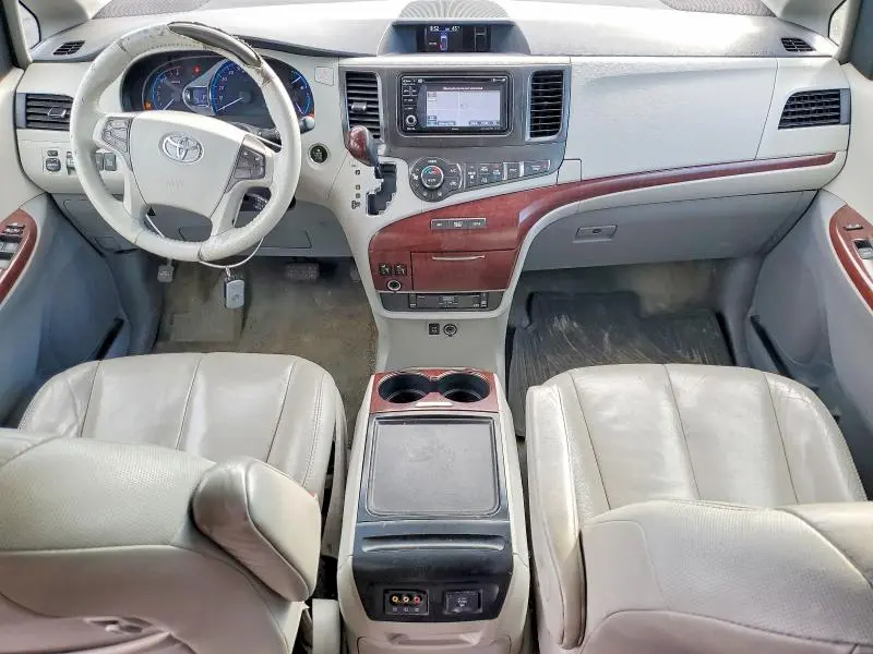 2013 TOYOTA SIENNA XLE  