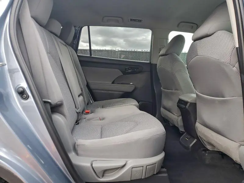 2021 TOYOTA HIGHLANDER LE  