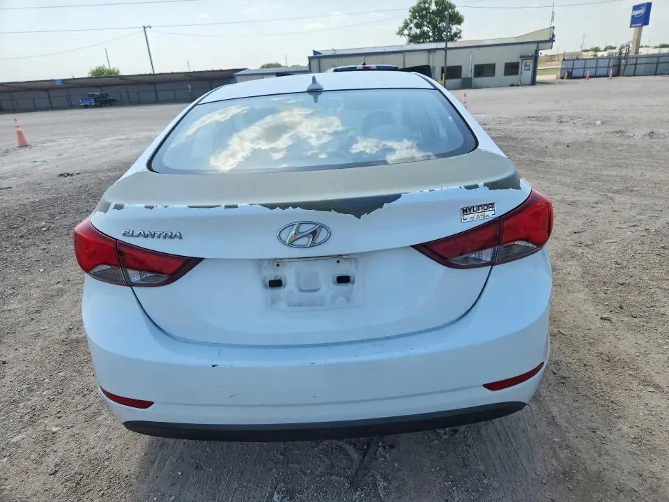 2016 HYUNDAI ELANTRA SE  