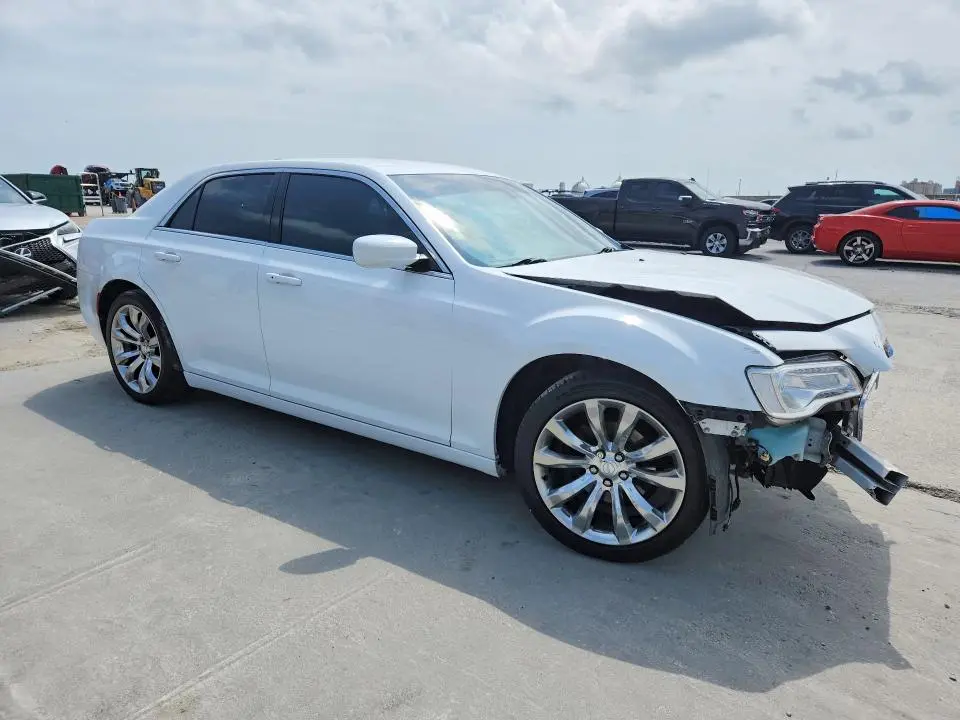 2016 CHRYSLER 300 LIMITED  