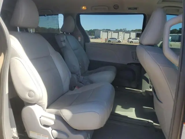 2018 TOYOTA SIENNA XLE