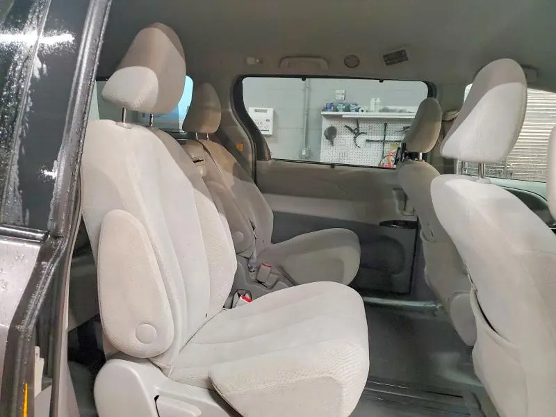 2013 TOYOTA SIENNA LE  