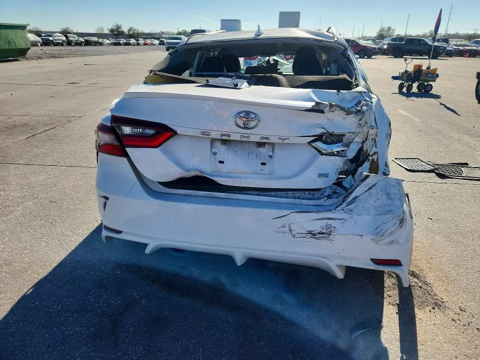2022 TOYOTA CAMRY SE  