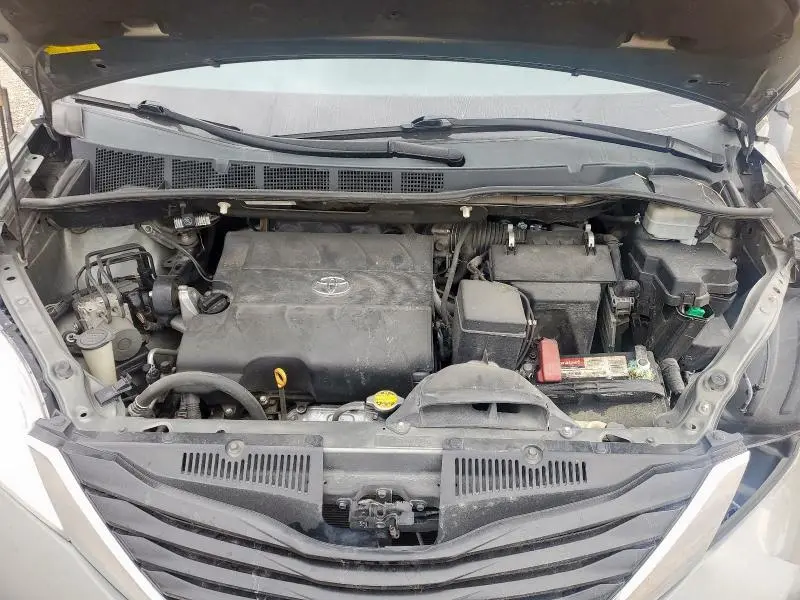 2012 TOYOTA SIENNA LE  