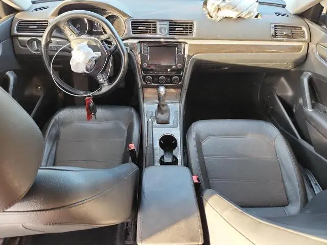 2016 VOLKSWAGEN PASSAT SE  