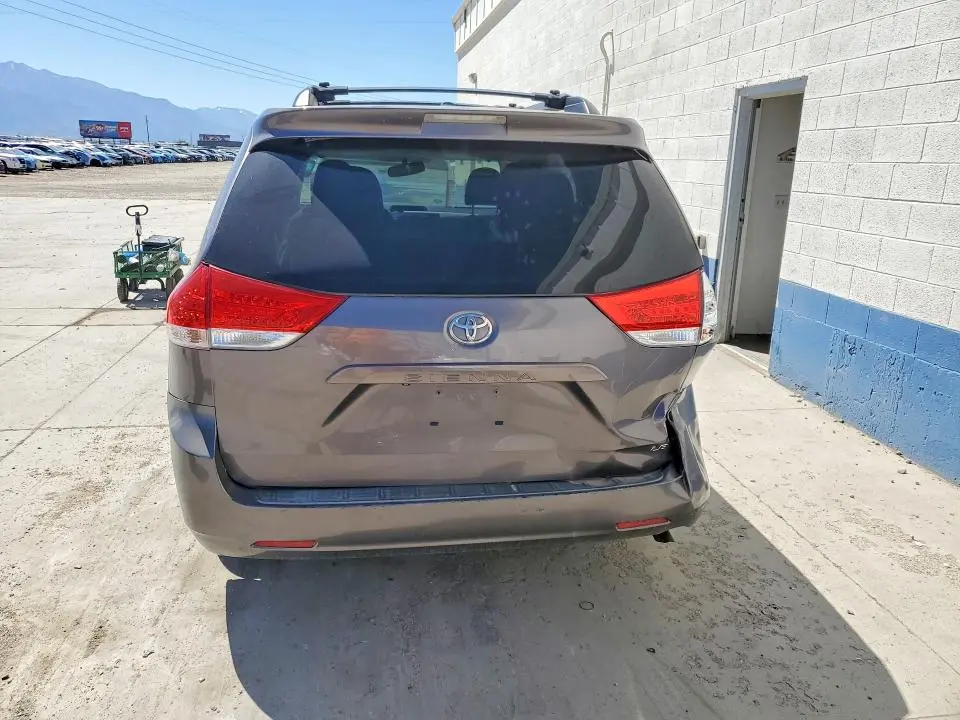 2011 TOYOTA SIENNA LE  