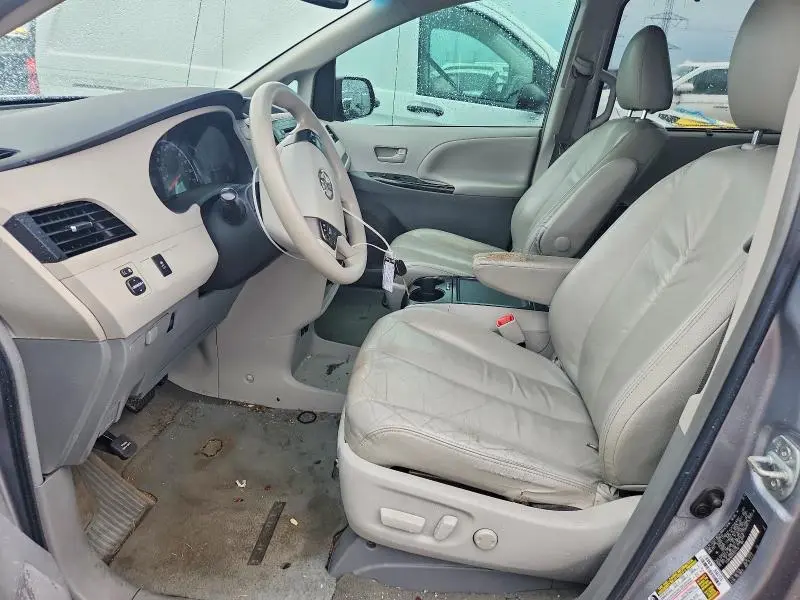2012 TOYOTA SIENNA LE  