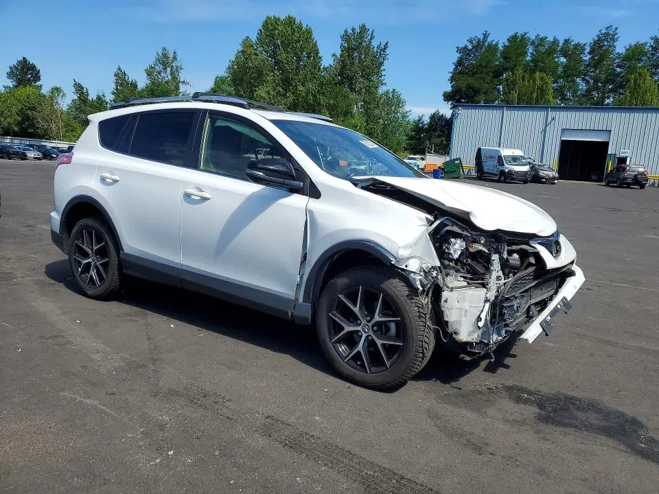 2016 TOYOTA RAV4 SE  