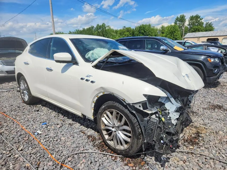 2022 MASERATI LEVANTE BASE  
