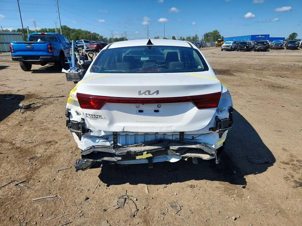 2023 KIA FORTE LXS  