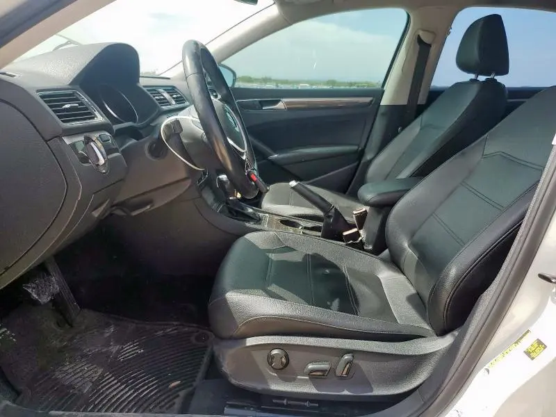 2017 VOLKSWAGEN PASSAT SE