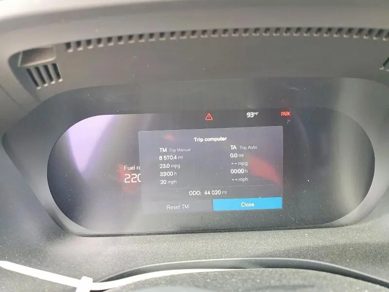2022 VOLVO XC60 B5 MOMENTUM  