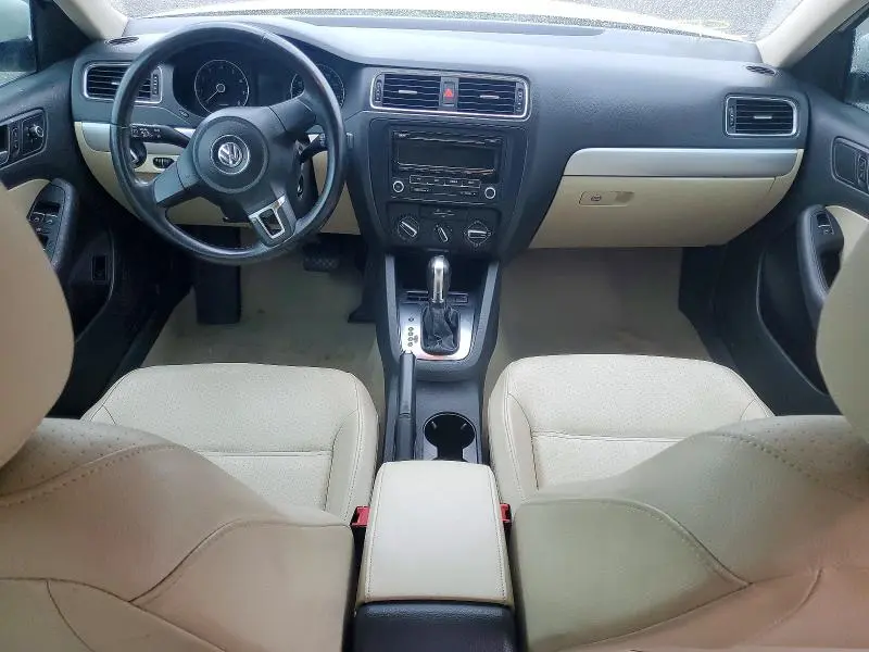 2013 VOLKSWAGEN JETTA SE  