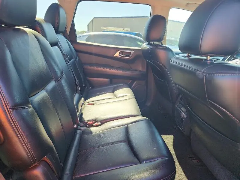 2016 NISSAN PATHFINDER SL  