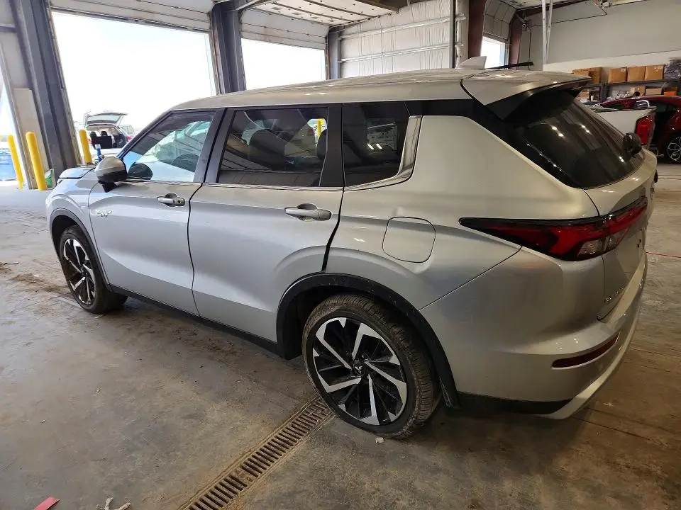 2025 MITSUBISHI OUTLANDER SE  