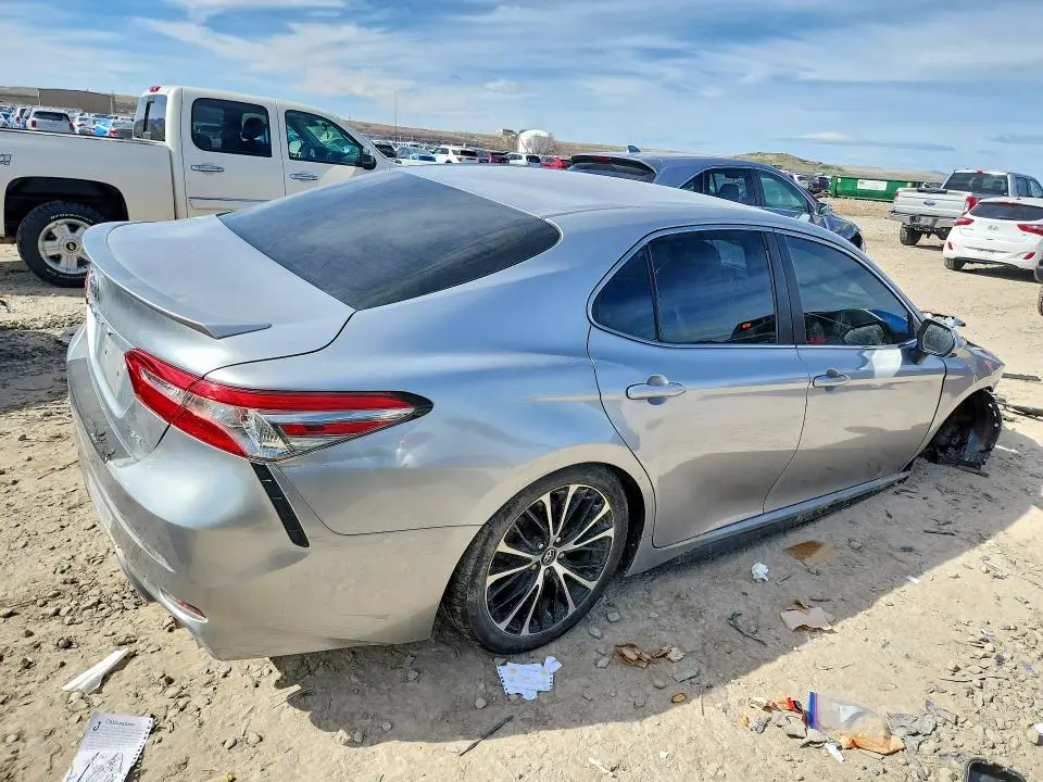 2018 TOYOTA CAMRY SE  