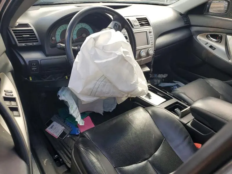 2011 TOYOTA CAMRY SE V6  