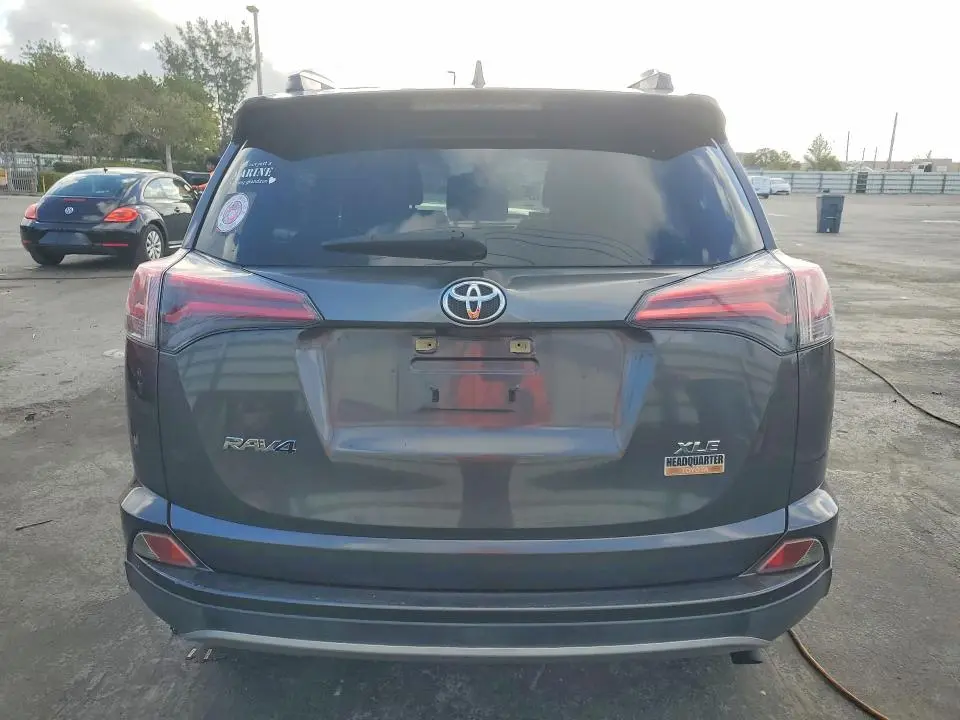 2018 TOYOTA RAV4 XLE  