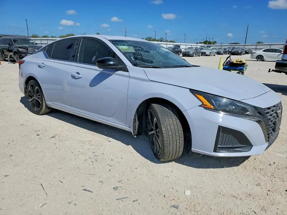 2024 NISSAN ALTIMA SR  