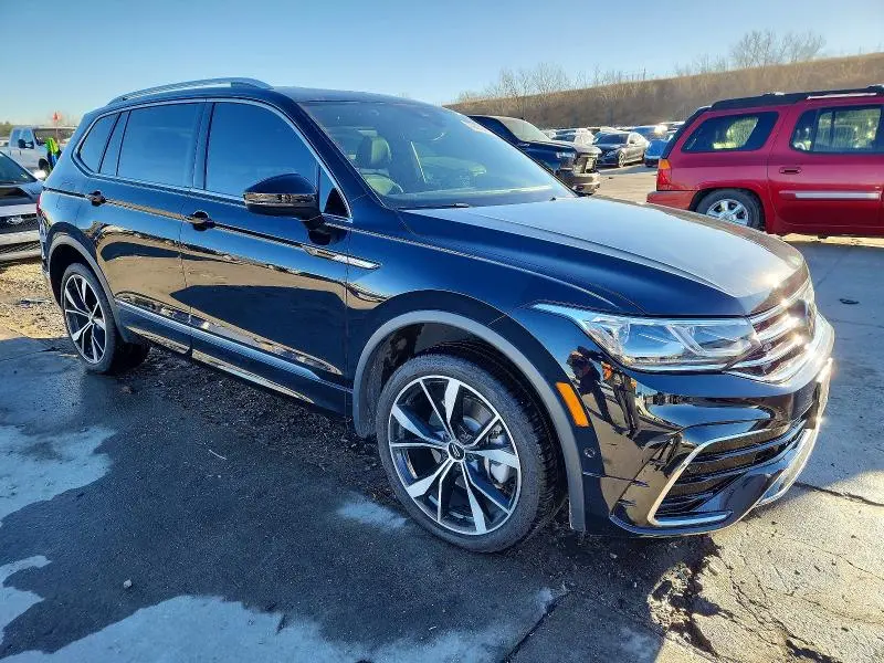2023 VOLKSWAGEN TIGUAN SEL R-LINE BLACK  