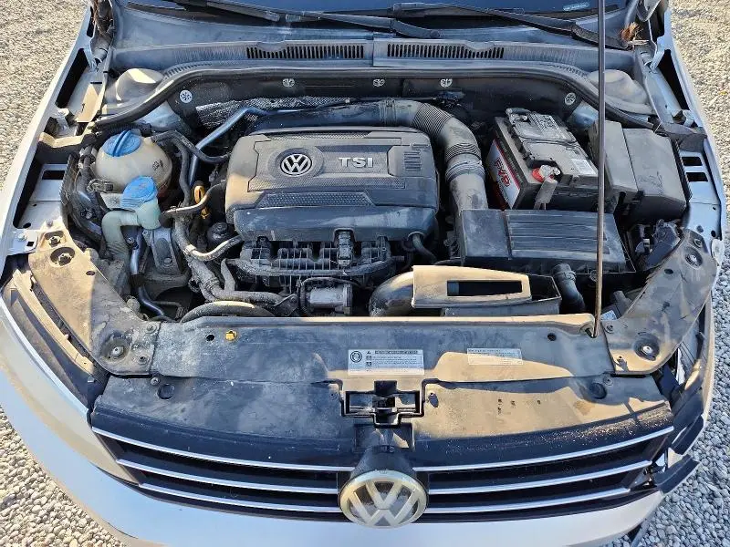2015 VOLKSWAGEN JETTA SE  