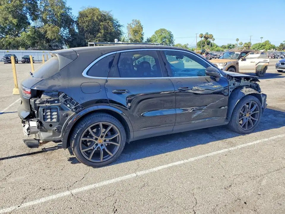 2023 PORSCHE CAYENNE BASE/PLATINUM EDITION  