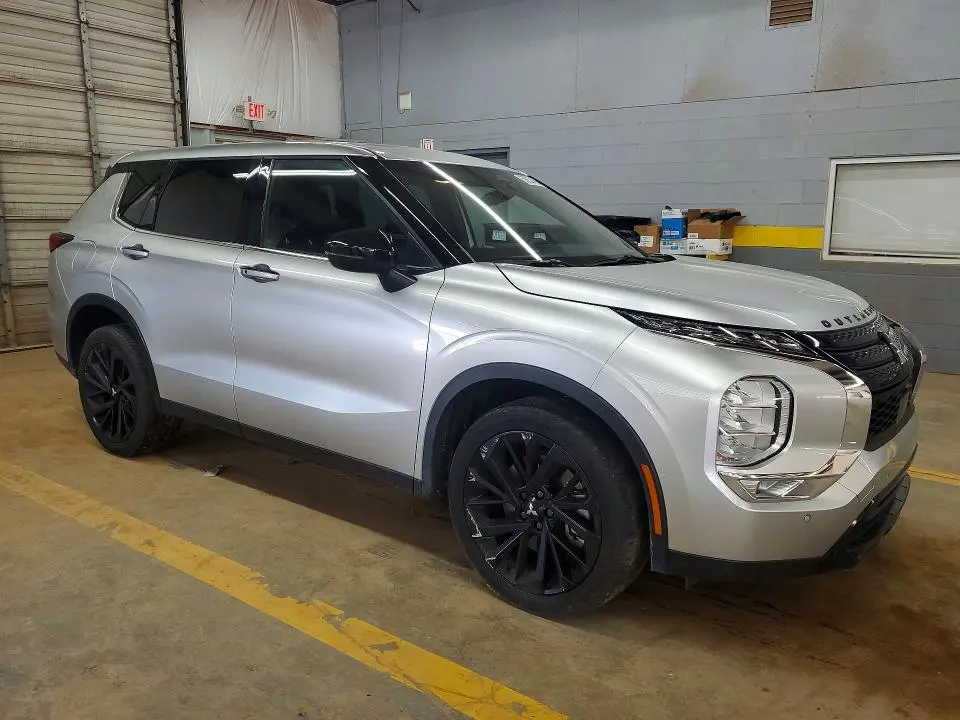 2022 MITSUBISHI OUTLANDER SE  