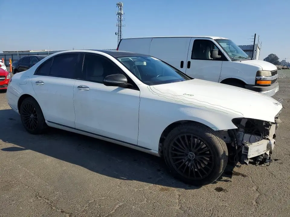 2017 MERCEDES-BENZ E 300  