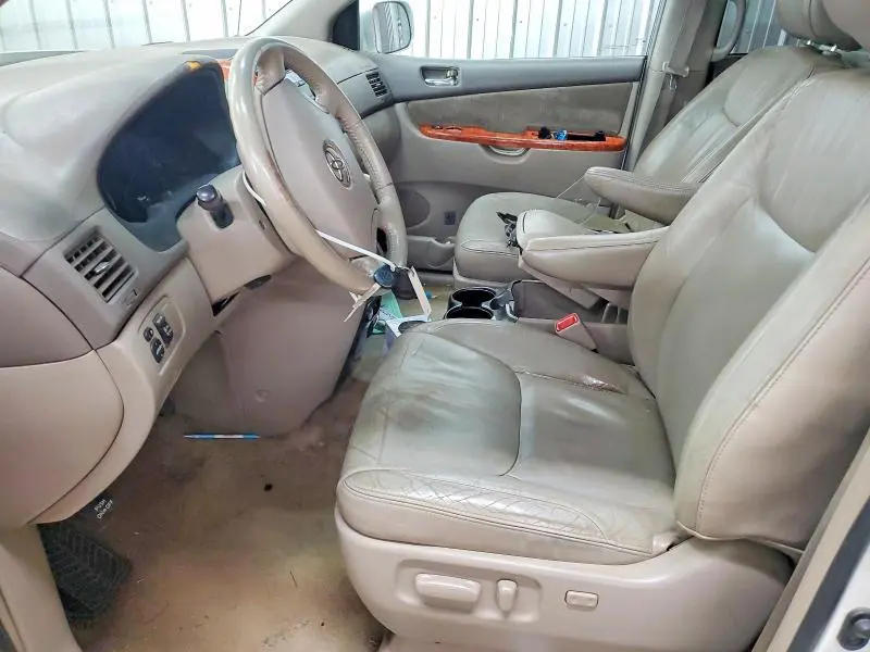2010 TOYOTA SIENNA XLE  