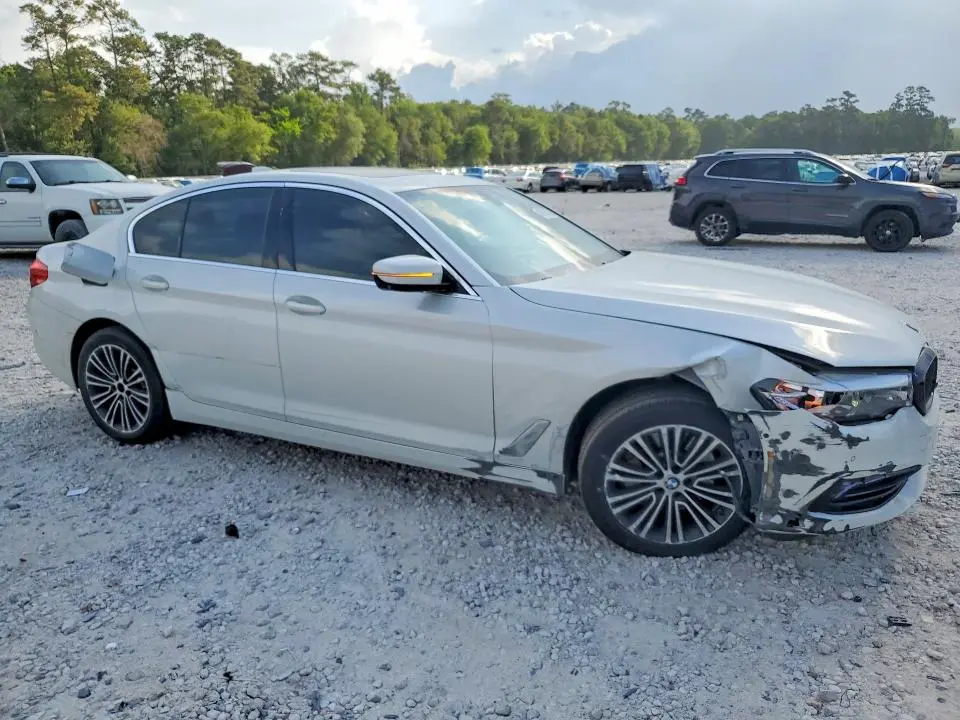 2020 BMW 530   
