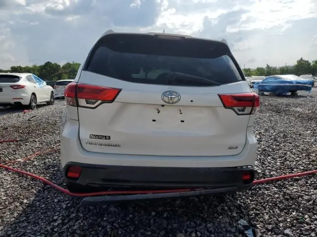 2018 TOYOTA HIGHLANDER SE  