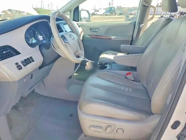 2014 TOYOTA SIENNA XLE 8-PASSENGER  
