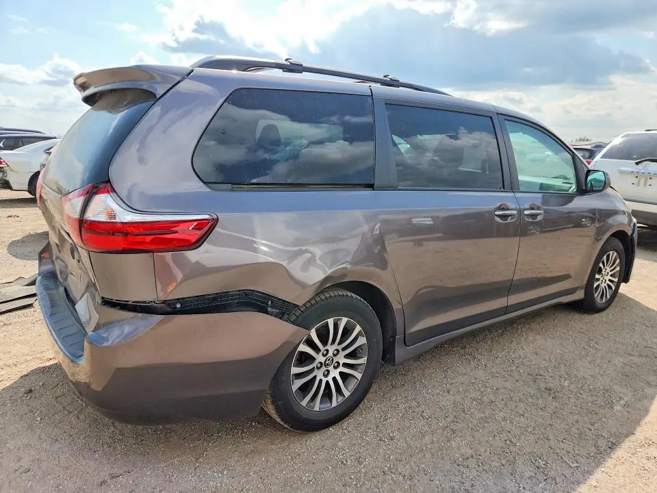 2019 TOYOTA SIENNA XLE 8-PASSENGER  