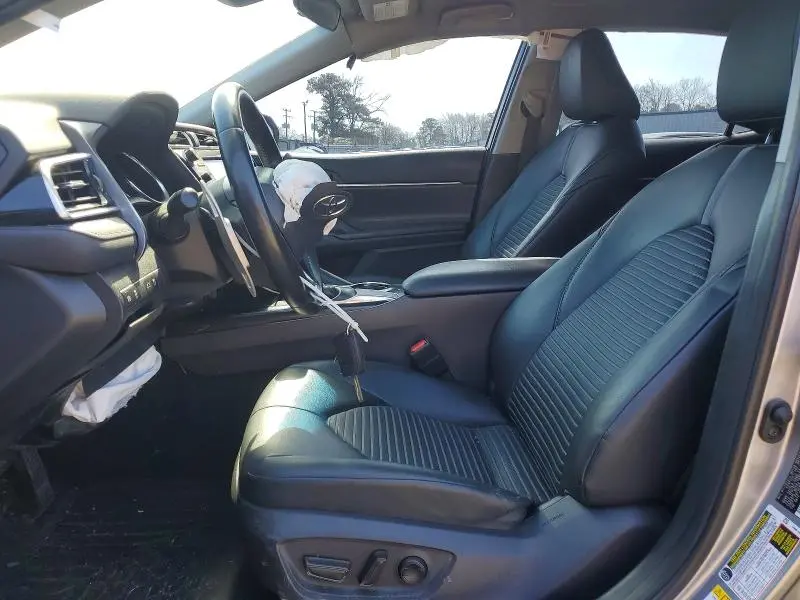 2018 TOYOTA CAMRY SE  