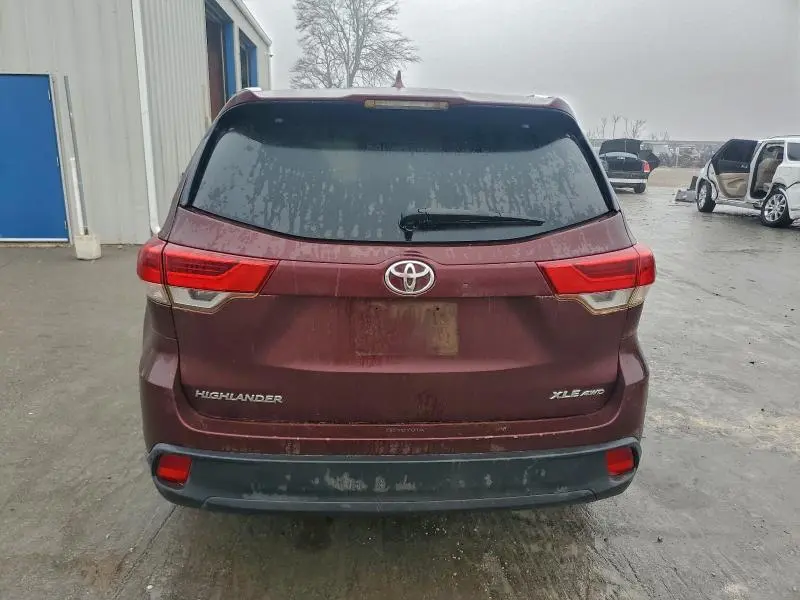 2019 TOYOTA HIGHLANDER SE  